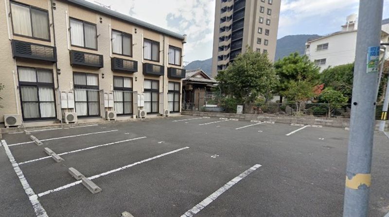 レオパレスくろばる 駐車場