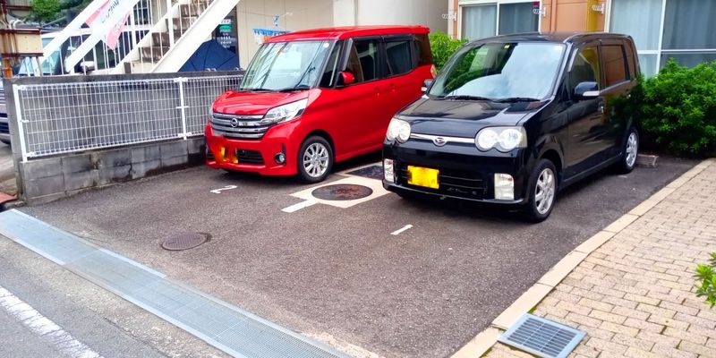 レオパレスベルソー 駐車場