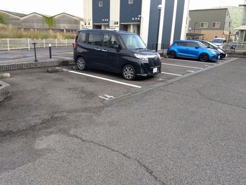 レオパレス久米東 駐車場