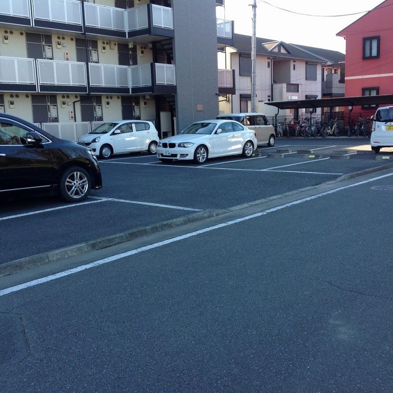 レオパレスラ　ソワ 駐車場