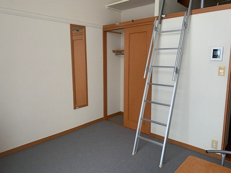 レオパレスアルファヒルズ 居間