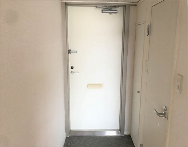 レオパレスアルファ 玄関
