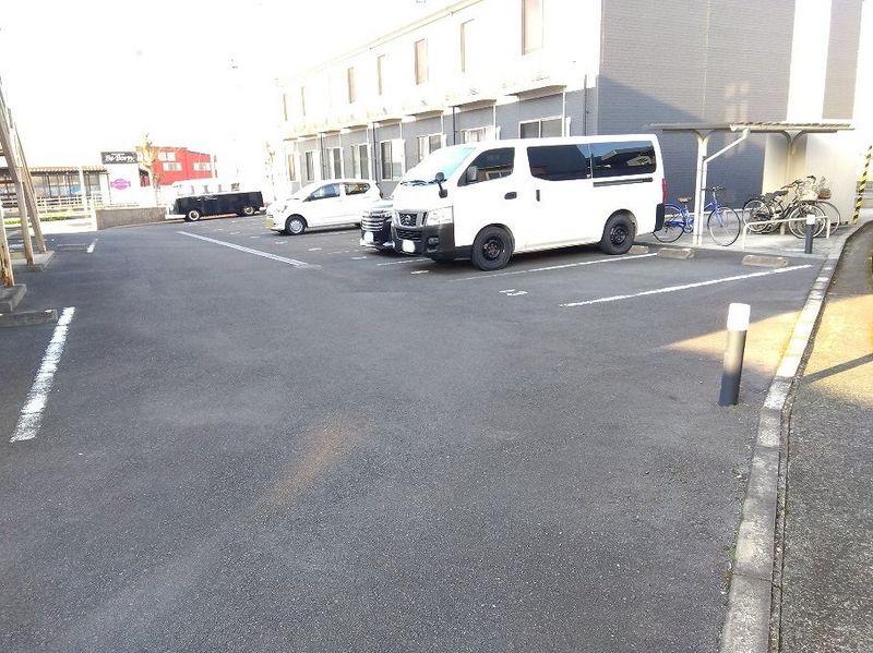 レオネクストシャムロック 駐車場