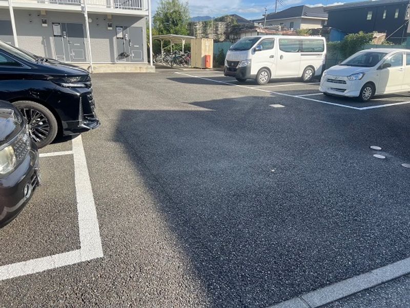 レオパレス如月 駐車場
