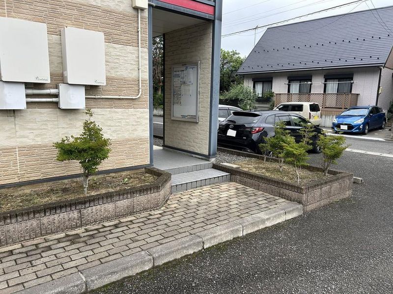 レオパレス涼風爽 エントランス