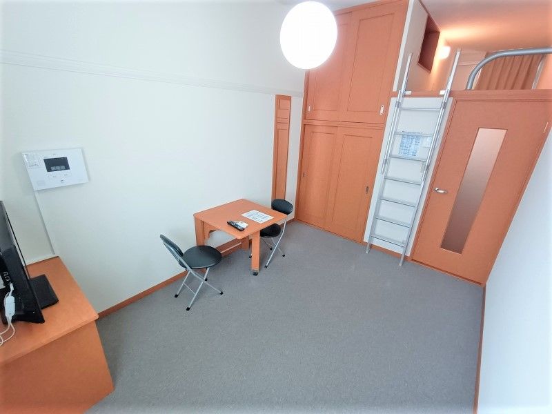 レオパレスピーチ 居間