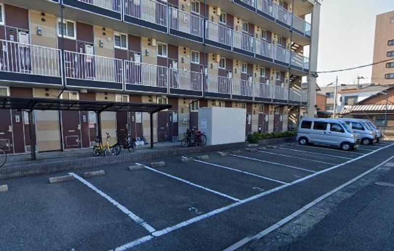 レオパレスＴ 駐車場