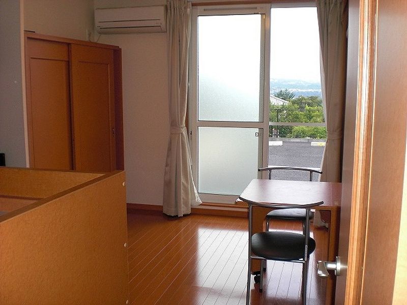 レオパレスメイプル２１ 居間