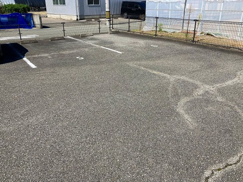 レオパレスビュートラスト 駐車場