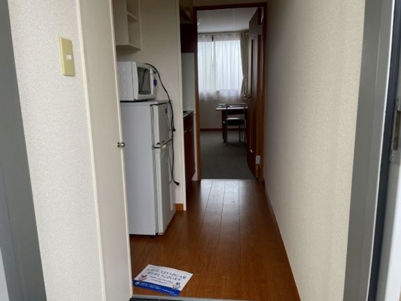 レオパレスコスモスⅤ 玄関