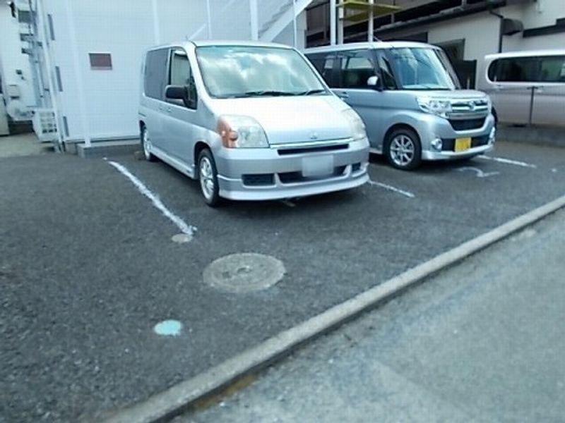 leopalace Chatre Parking lot