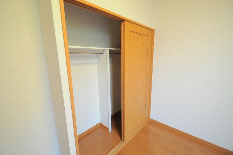 レオパレスコスモス 収納
