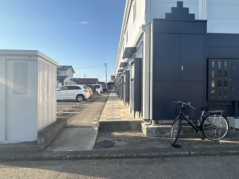 レオパレス椿舘 エントランス