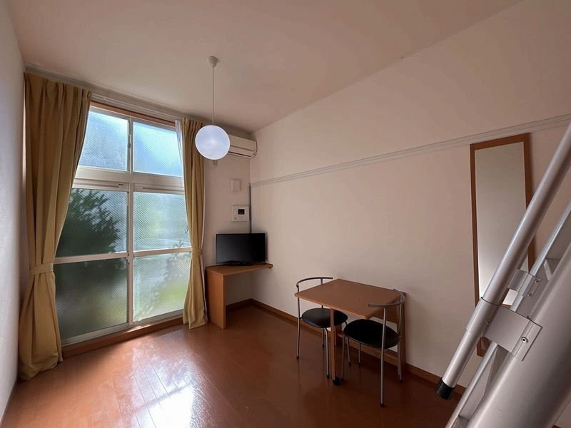 レオパレスミヤマエ 居間