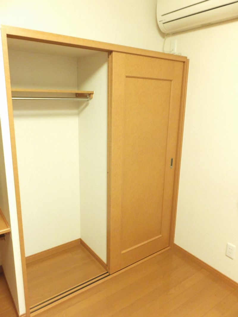 レオパレス桃木 収納