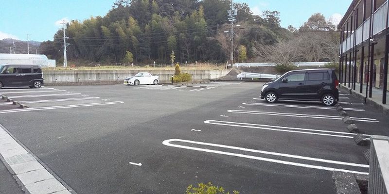 レオパレスさくら 駐車場
