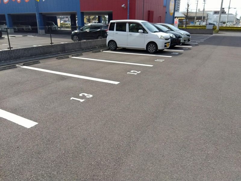レオパレスボア　ソルテ 駐車場