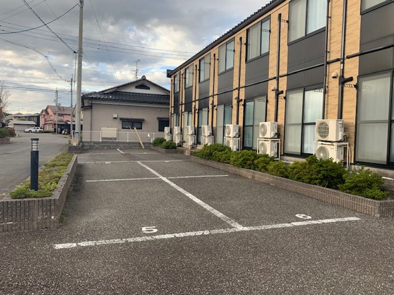 レオパレスラブ 駐車場