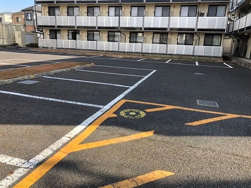 レオパレスオークヒルズＡ 駐車場