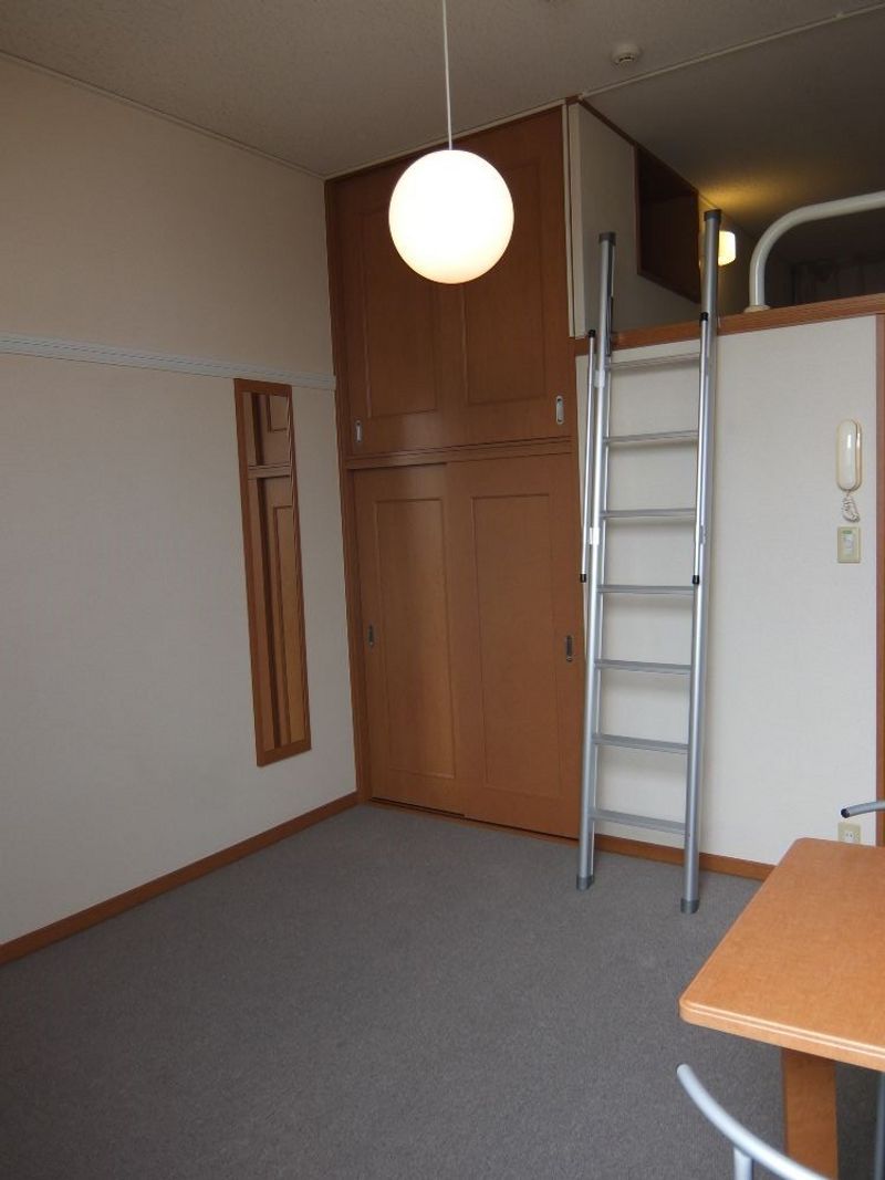 レオパレスコンフォートウッズ 居間