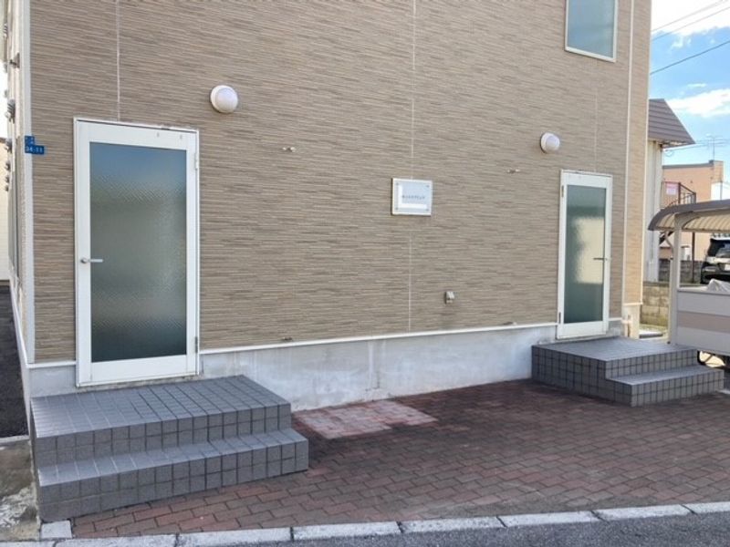 レオパレスホットスプリング エントランス