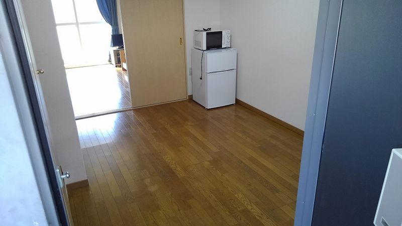レオパレス向日葵弐番館 居間
