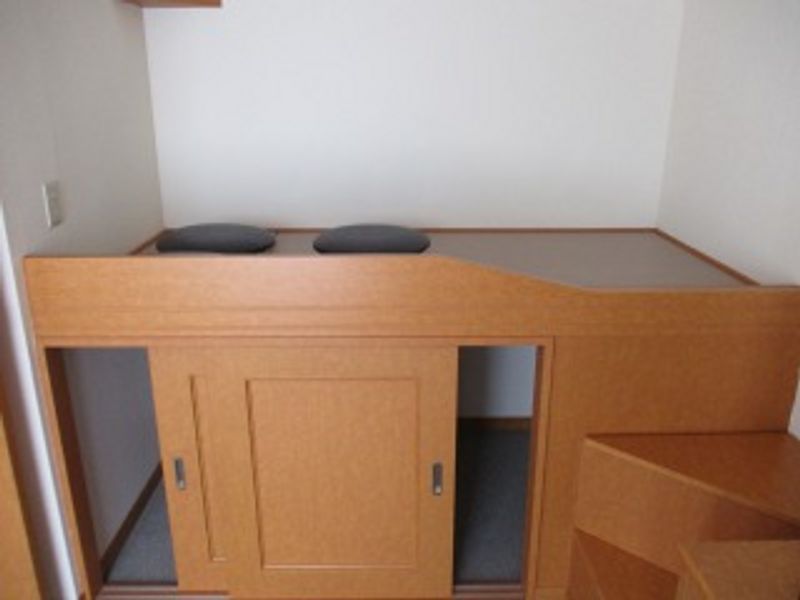 レオパレスＨＡＰＰＹ　平和 寝室