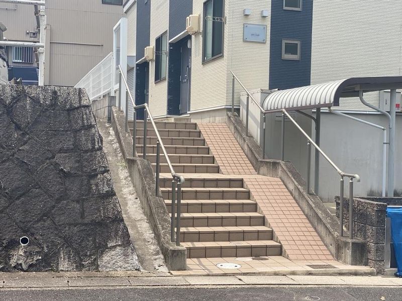 レオネクスト春日ヶ丘荘 エントランス