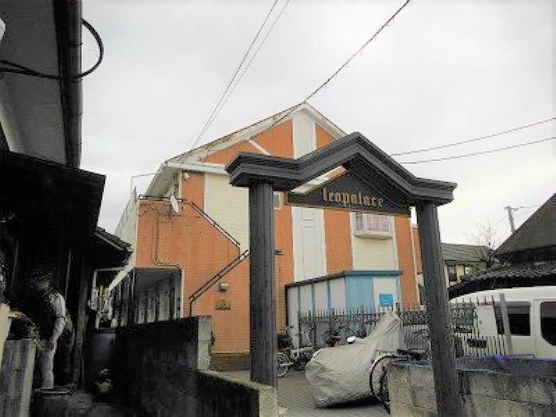 レオパレス白山町 外観
