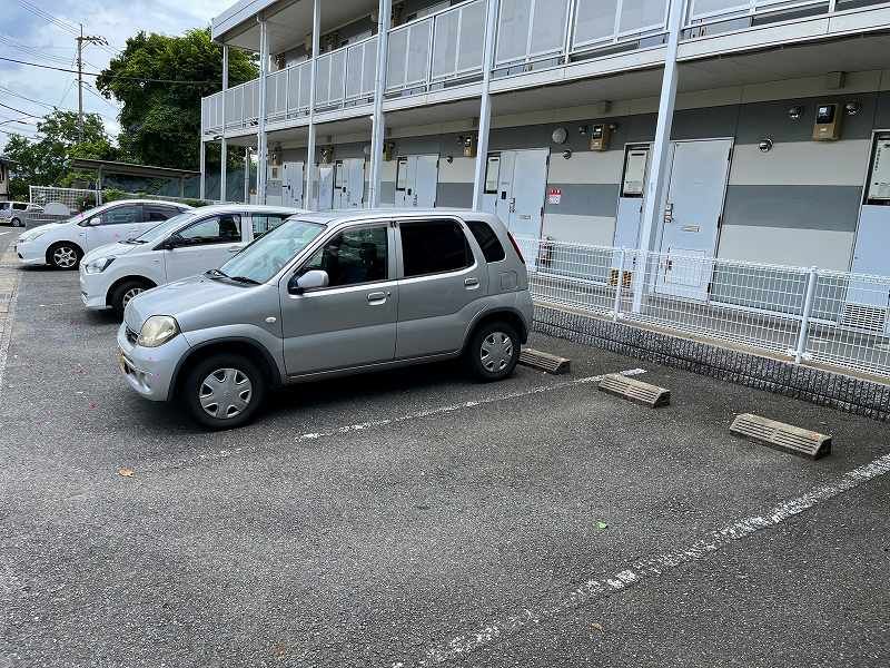 レオパレスサンクチュアリ 駐車場