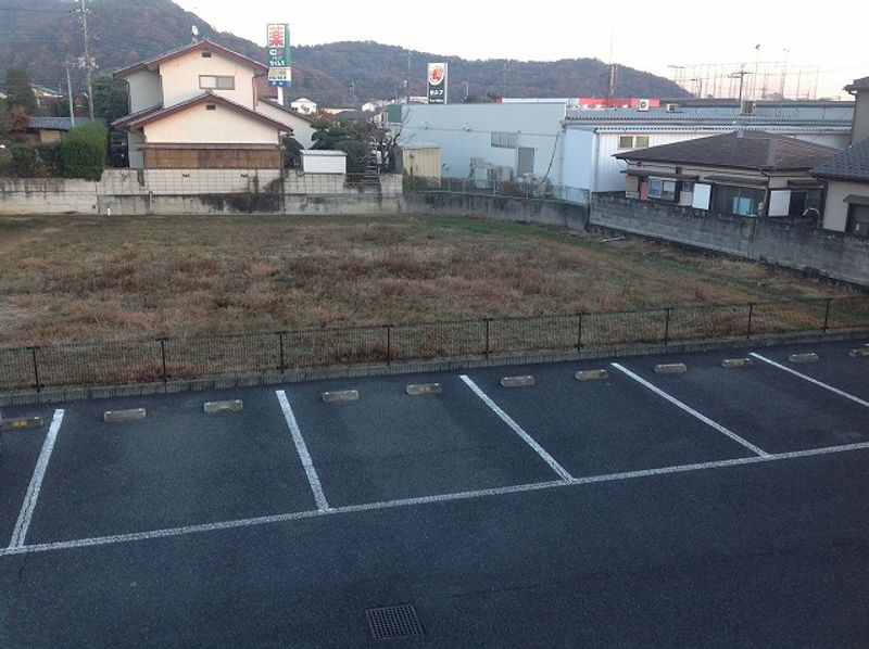 レオパレスグリーン鳥山 駐車場