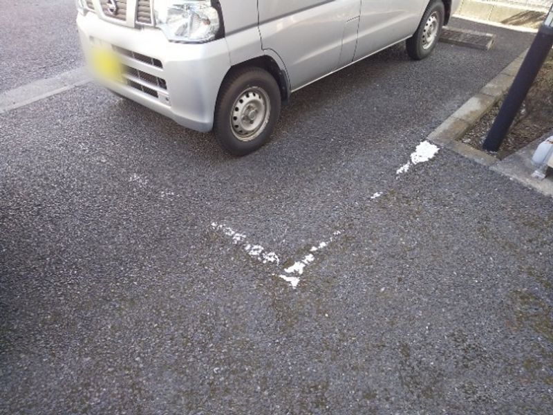 レオパレスウェルオン 駐車場