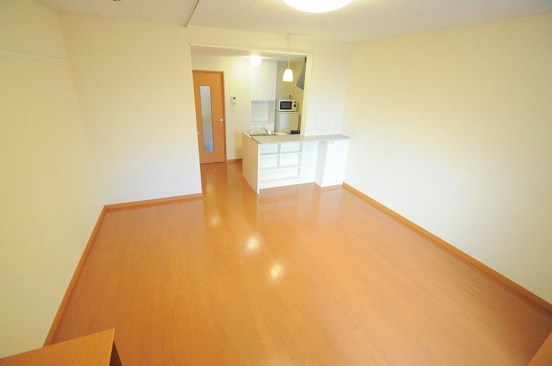 レオパレス松山インター 居間