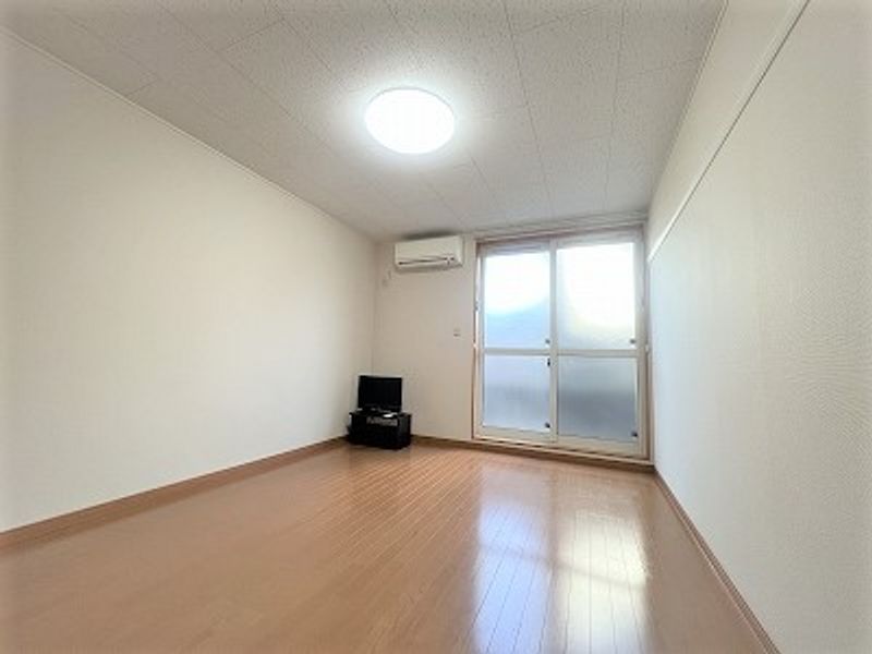 レオパレス北三国丘 居間