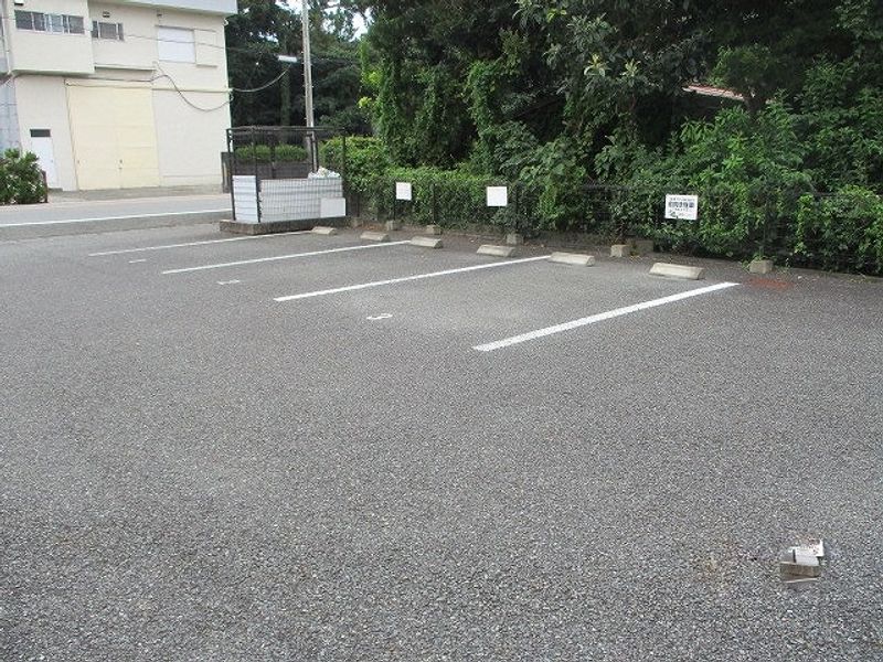 レオパレスセリーヌ 駐車場