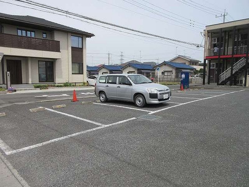 レオパレスＫ２ 駐車場