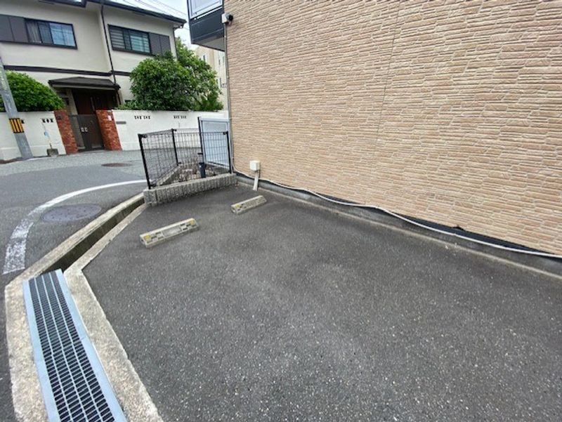 レオパレス山吹 駐車場