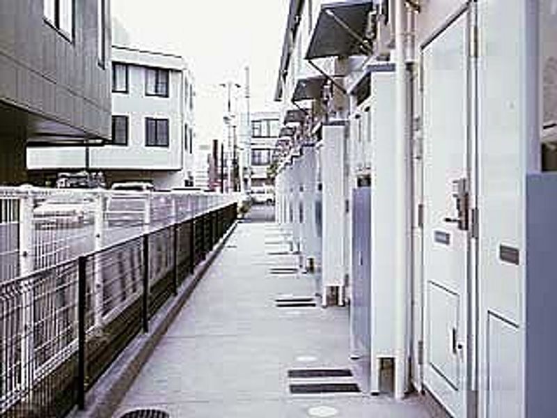 レオパレス葉月 玄関