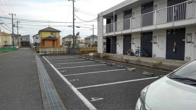 レオパレスグレイス千種 駐車場