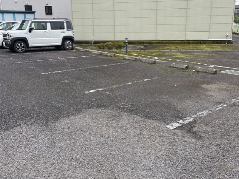 レオパレスドーフィン 駐車場