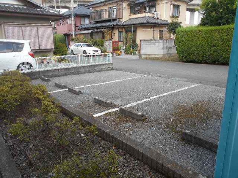 レオパレスピュアベリー 駐車場