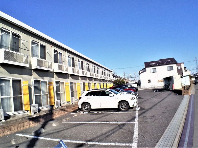 レオパレスイースト 駐車場