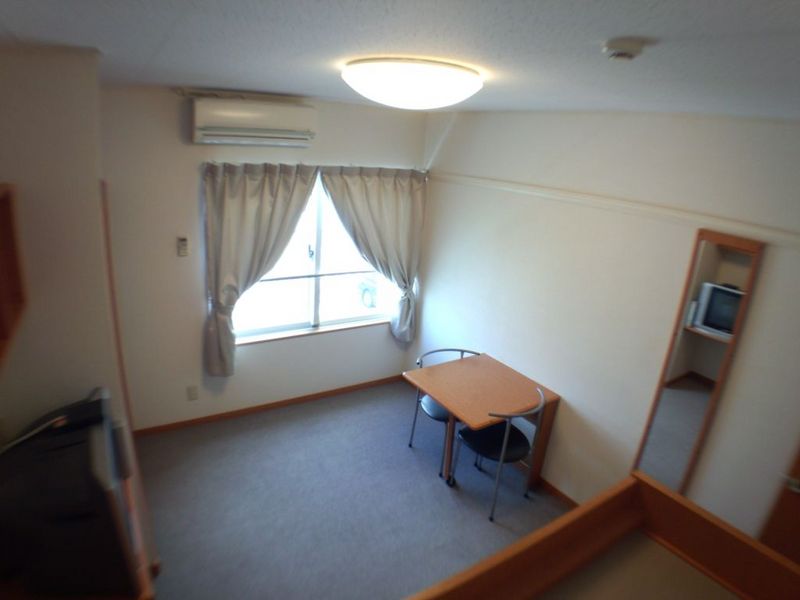 レオパレスうちなー 居間