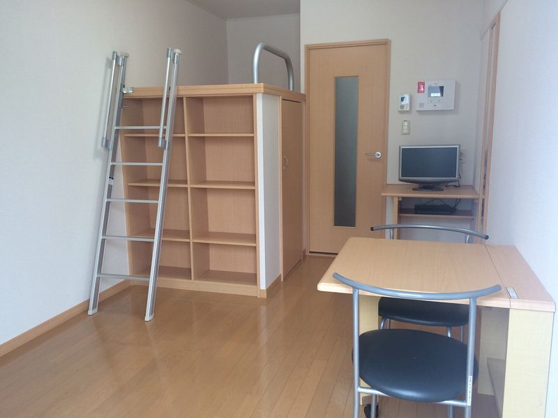 レオパレス可美 居間