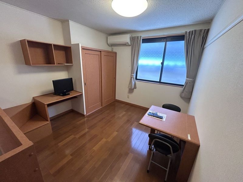 レオパレス花 居間