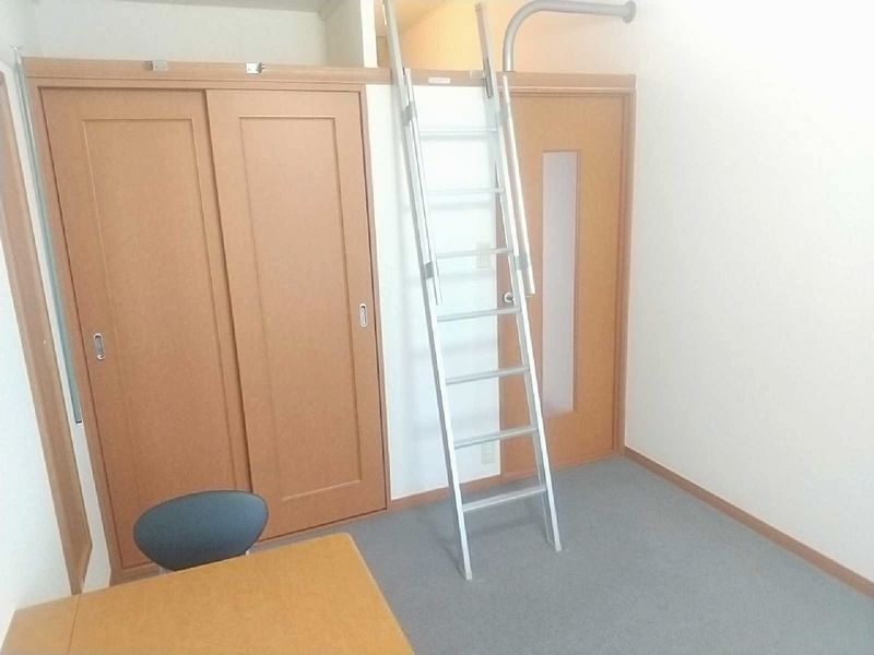 レオパレスアルシオネ 居間
