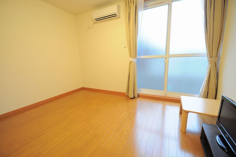 レオパレス上用賀三丁目 居間