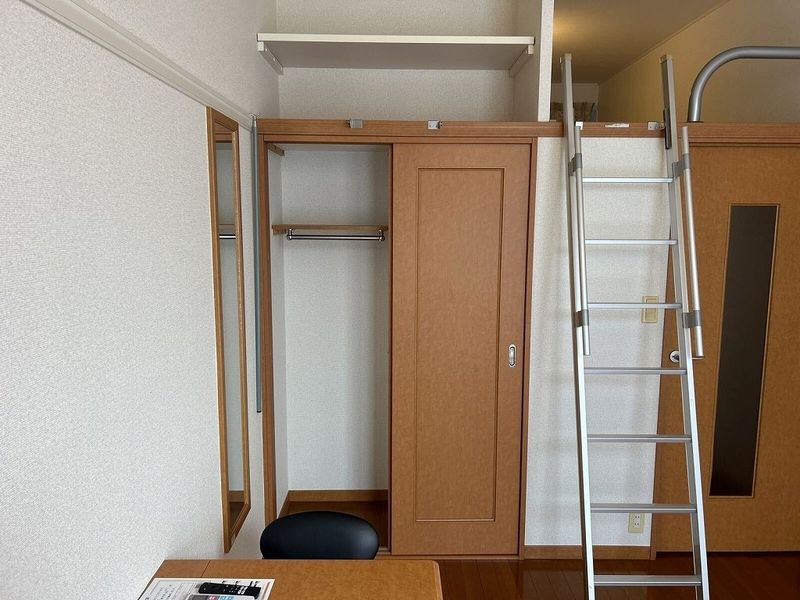 レオパレスラーク 収納