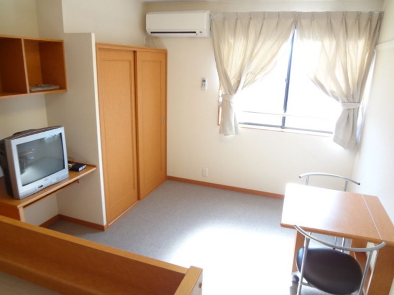 レオパレスＳＯＬＵＴＩＯＮＳⅢ 居間