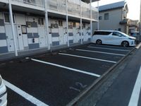 レオパレスヤバタⅢ 駐車場